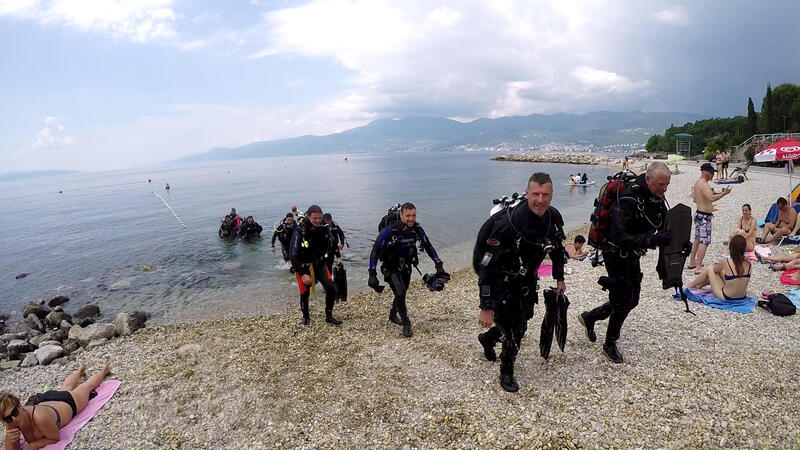 vlcsnap-2023-06-12-23h34m25s152
OPEN WATER DIVER 
Keywords: owd dive CMAS SSI DIVING IMMERSIONI